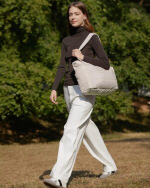 Alternative view of Cream Quilted Puffy Shoulder Tote Bag